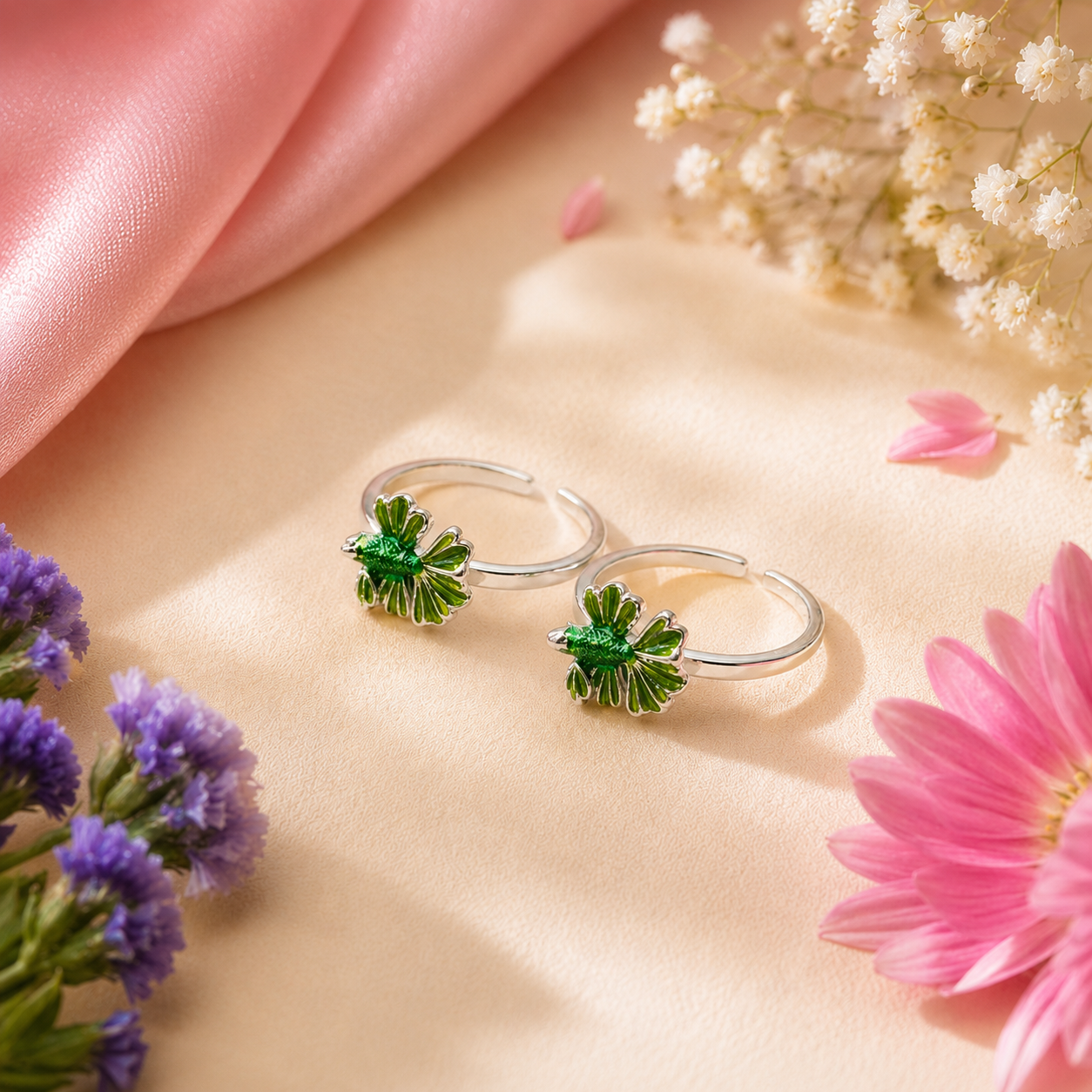 Emerald Clover Toe Ring